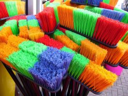 Hoe kies je de juiste bezem? Cleaning Academy vertelt het! 