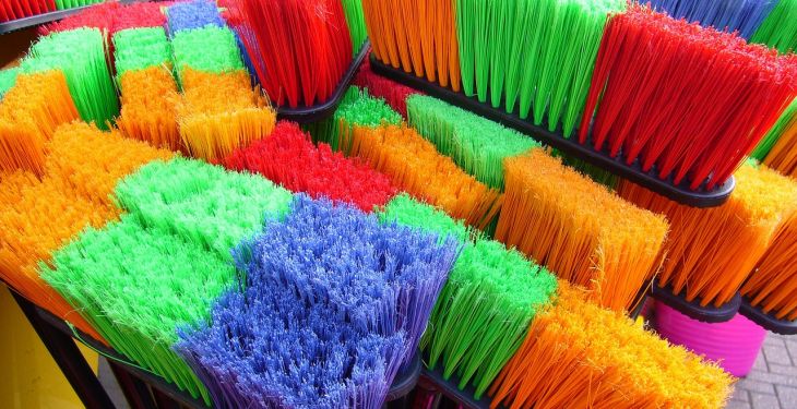 Hoe kies je de juiste bezem? Cleaning Academy vertelt het!